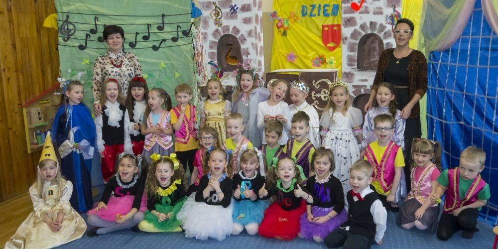 O zajączkach i trzech królewnach: Śnieżce, Gburce i Nutce