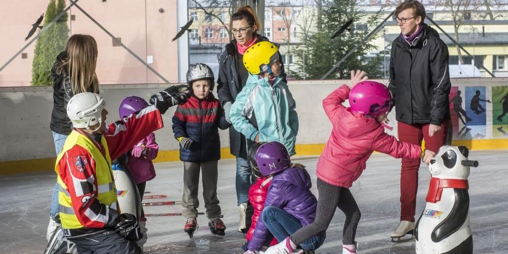 Hokej i disco-lodowisko, czyli sezon otwarty