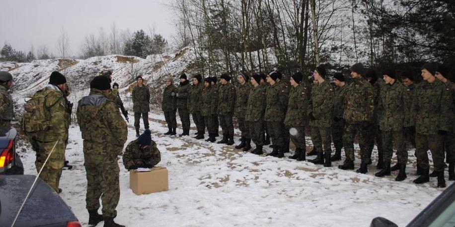 Licealiści z Kosowa na poligonie