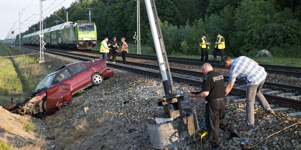 Wypadek na przejeździe kolejowym w Borkach Kosach