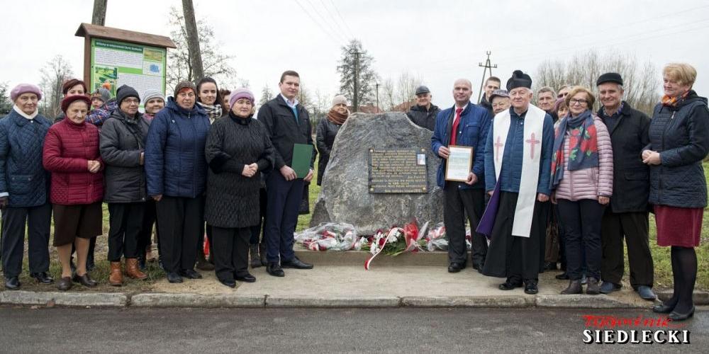 Niepodległość uczcili pomnikiem