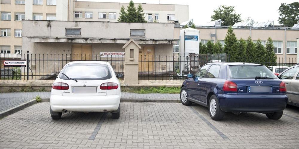 A miejsc parkingowych jak na lekarstwo...