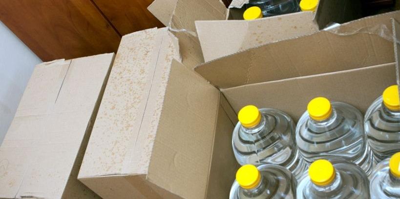 Z nielegalnym alkoholem w bagażniku