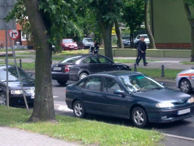 Stoczył się z parkingu