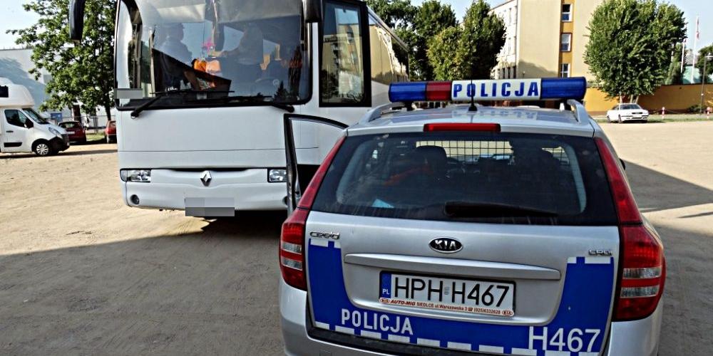 Jadą młodzi na wycieczkę? Dzwońcie po policję!
