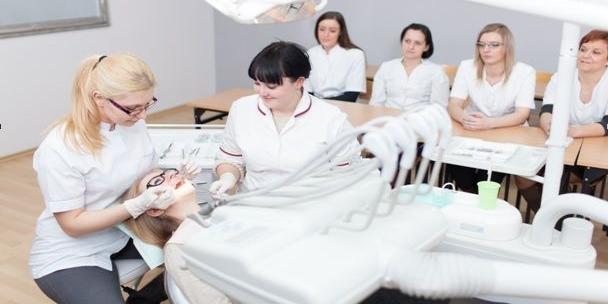 Asystentka stomatologiczna/Higienistka stomatologiczna