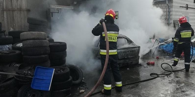 Pożar samochodu w Stoku Lackim