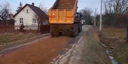 „Wójt nam niszczy drogę”