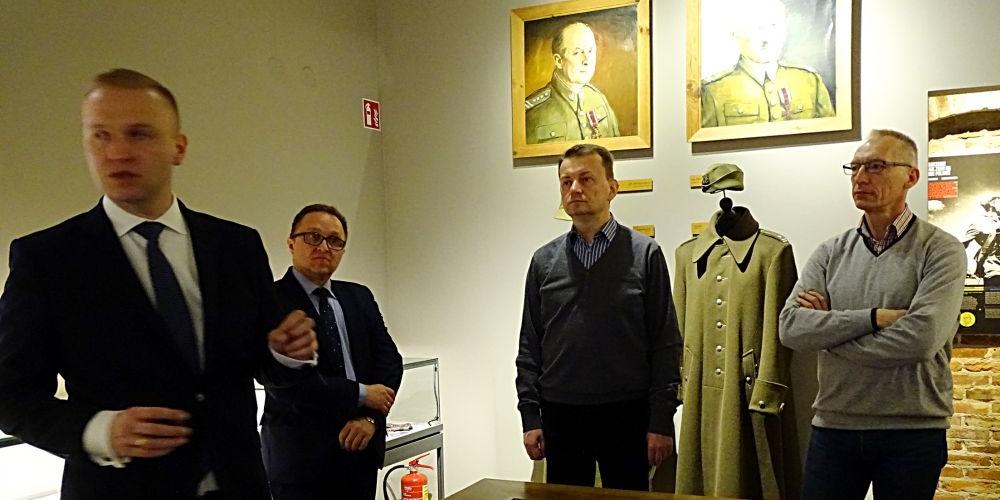 Minister w muzeum