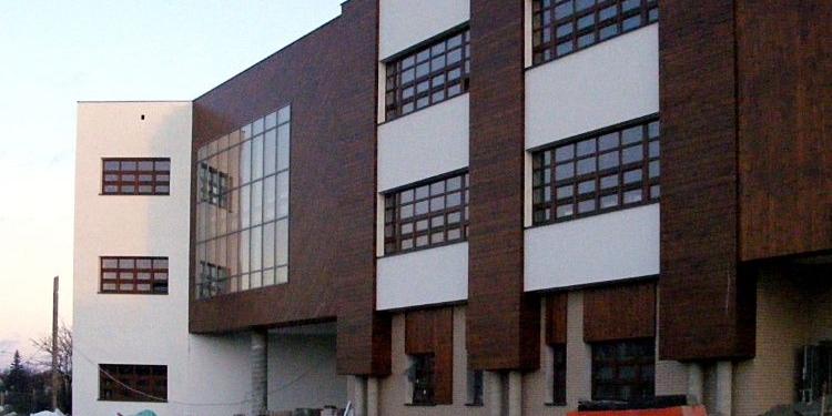 Miała być szkoła wyższa, będzie trochę niższa