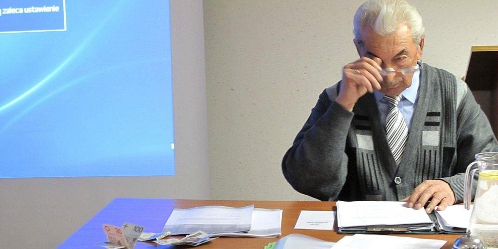 Raport i fałszerstwo z dzieckiem w tle
