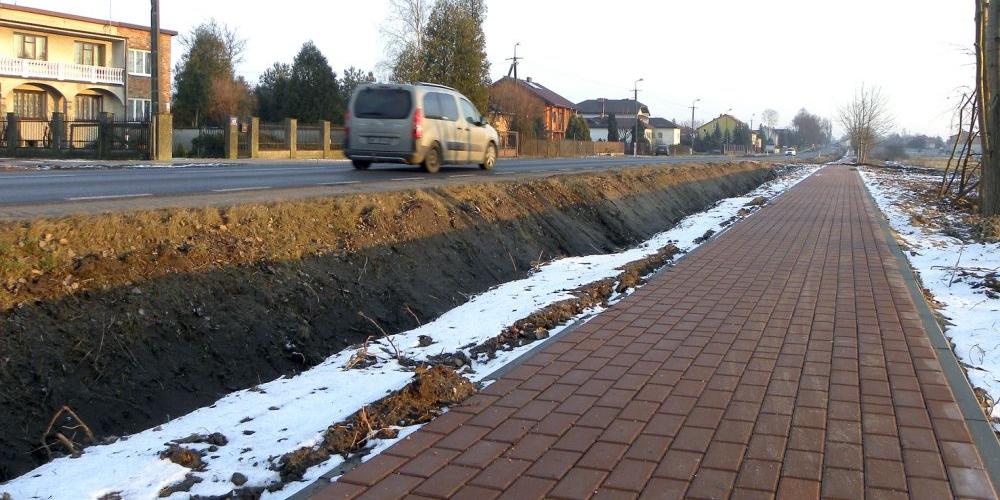 Czy rowerzysta jadący chodnikiem będzie ukarany mandatem?