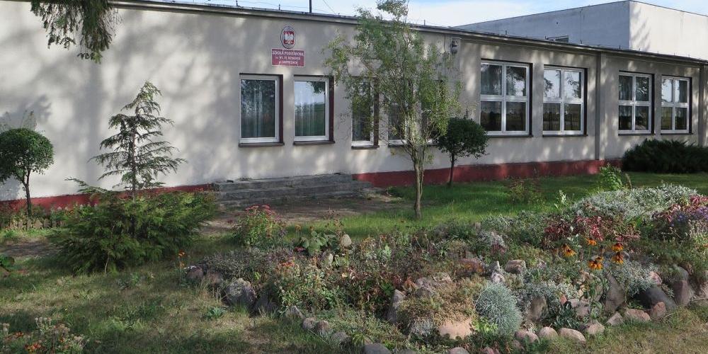 Szkoła w Chotyczach ciągle stoi pusta