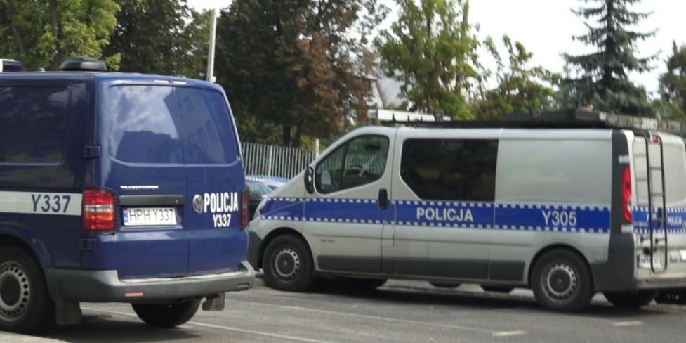 Trzech nastolatków pobiło policjanta