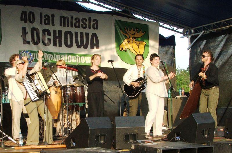 Folk na pałacowych błoniach