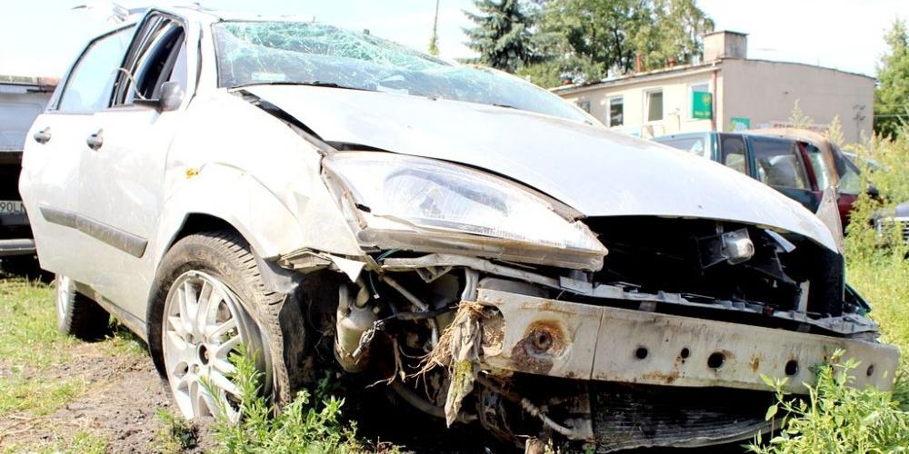 Dachował i chciał oszukać policjantów