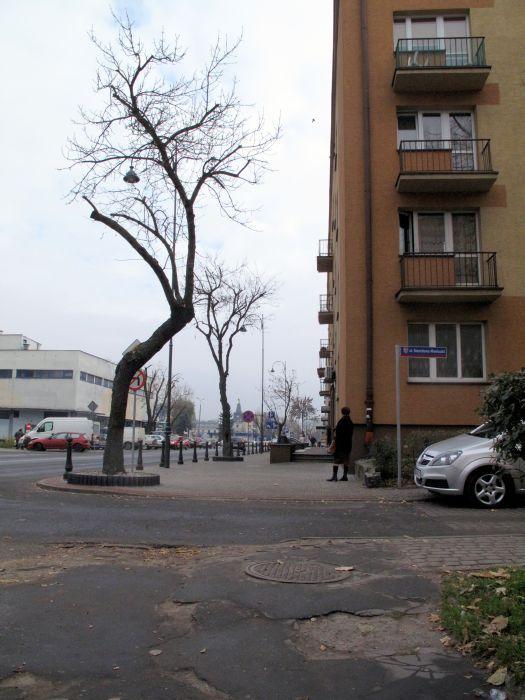 Niedokończony chodnik na ul. Pułaskiego
