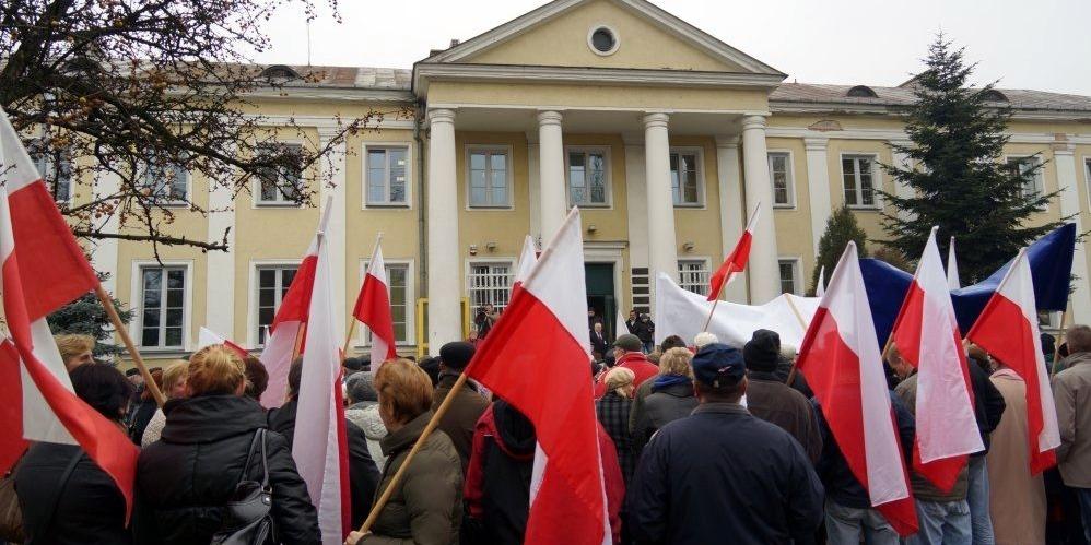 Protest przed Urzędem+film