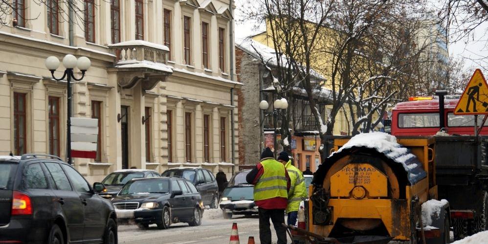 Już łatają dziury po zimie...