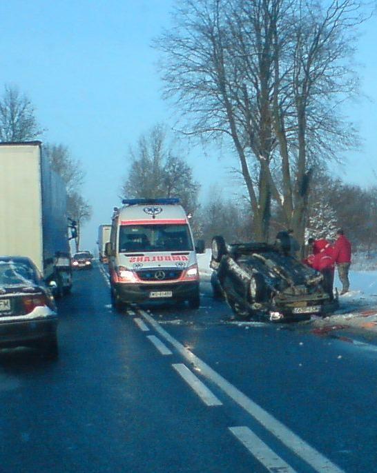 Dachowanie na drodze Siedlce-Łuków