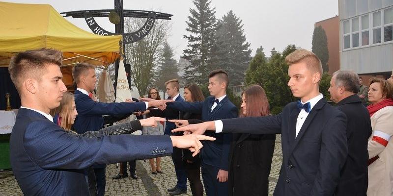 Zespół Szkół w Miętnem świętował 100-lecie Niepodległości Polski
