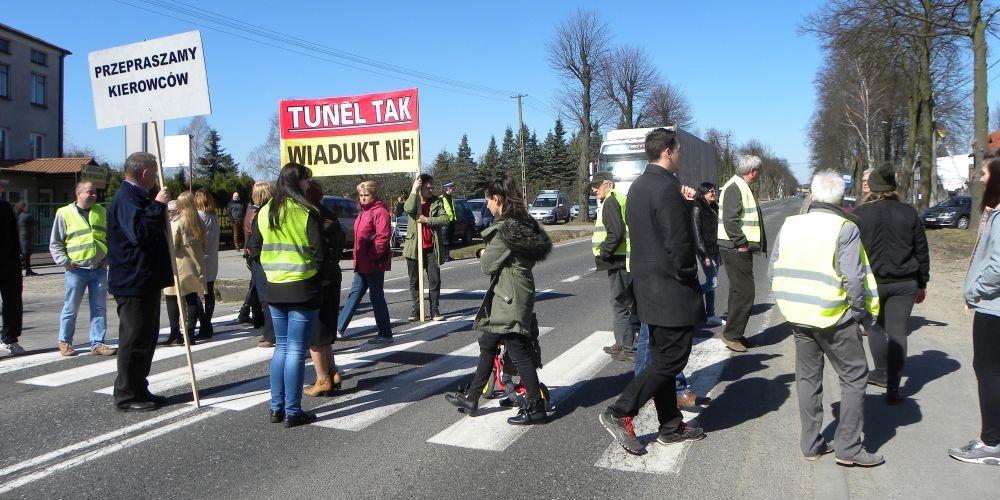 Protest mieszkańców na DK 62 w Łochowie