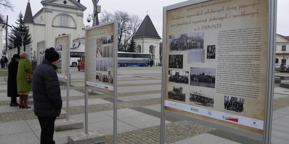 Wystawa opowiadająca o drogach do Niepodległości dotarła do Łochowa
