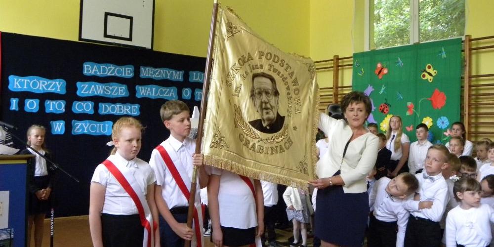 Ksiądz Jan Twardowski patronem szkoły