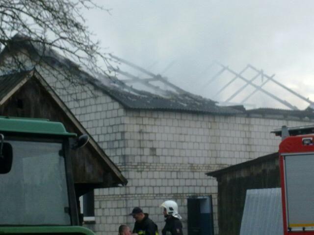 Płonie stodoła