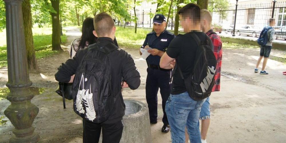 Policjanci szukają wagarowiczów
