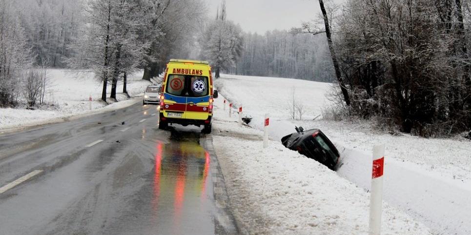 Ford w rowie, radiowóz na dachu