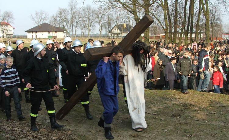 Chrystus na szkolnym boisku