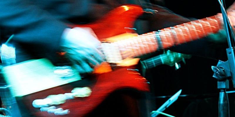 Chłopak z gitarą
