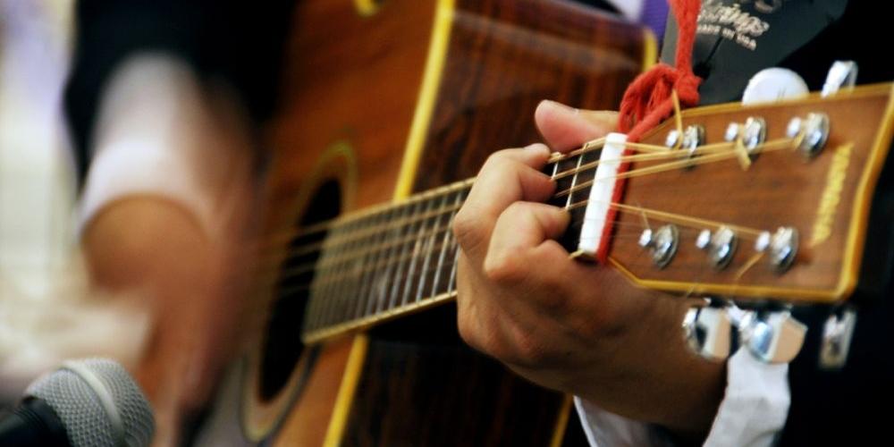 600 gitar na 600-lecie