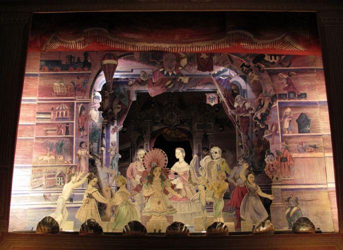 Dyskretny urok papierowego teatru