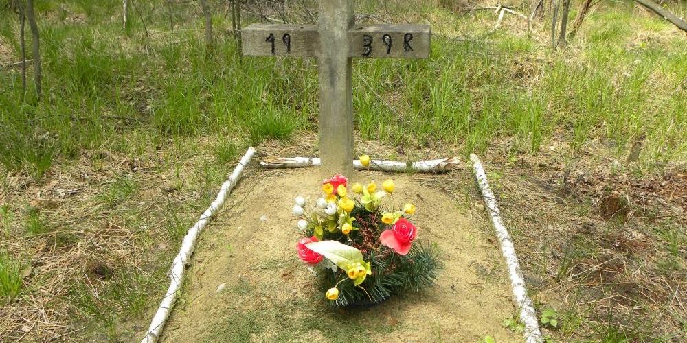 Łochów: Zapomniane groby w lesie