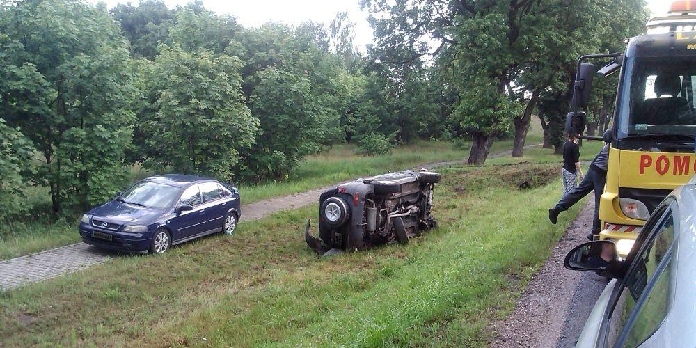 Ryczołek:  Land Rover koziołkował