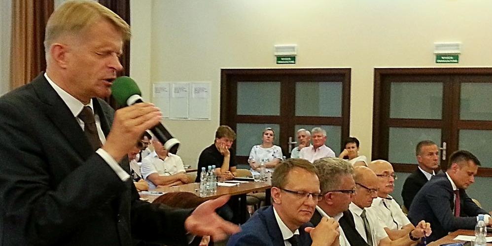 Radny dedykuje D. Szustkowi fraszkę o szczurze!Burmistrz z absolutorium