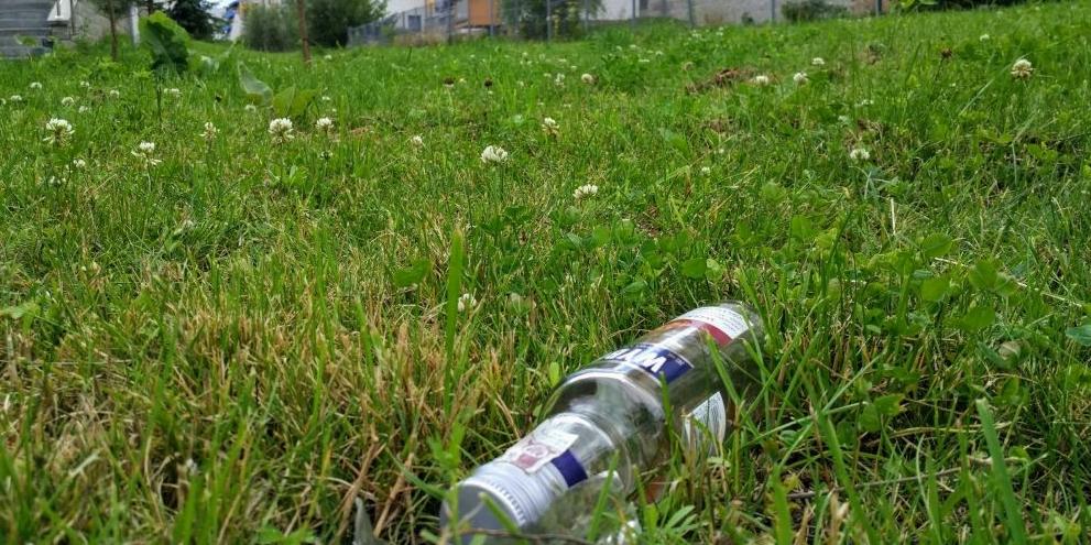 Został napadnięty, gdy pił alkohol przy akademiku