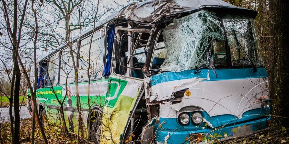 Wypadek autobusu z dziećmi