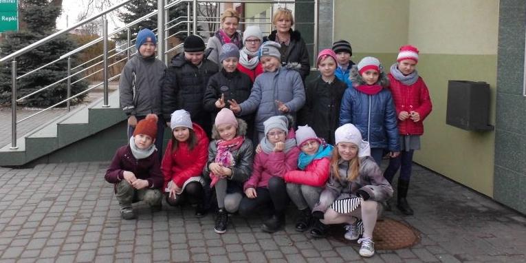 Dzieci z Bujał z wizytą w banku i na poczcie …