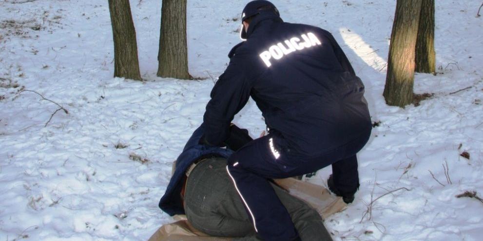 Mazowiecka Policja apeluje: Zimą nie bądźmy obojętni!