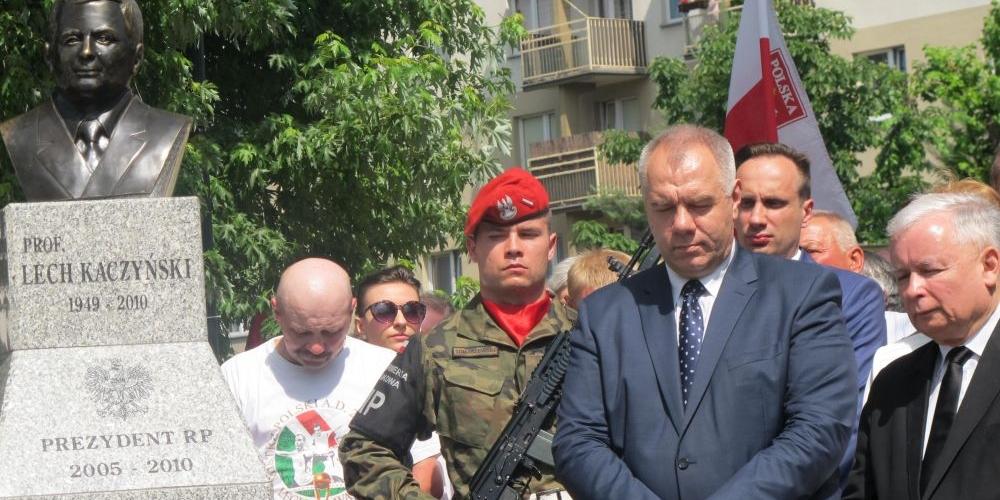 Lech Kaczyński na pomniku