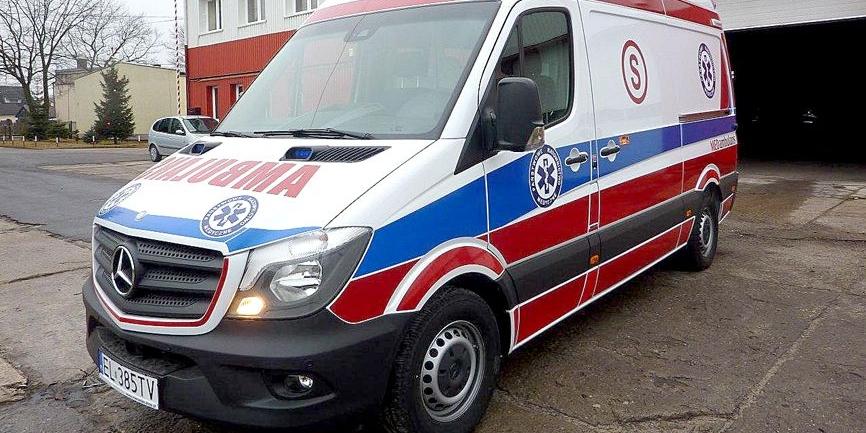 Karetka na sygnale zderzyła się z seatem