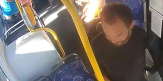 To on zaatakował w autobusie!