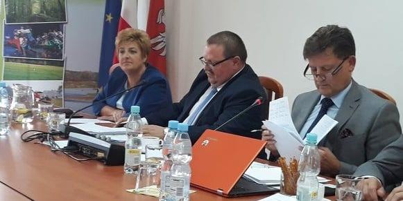 Sam sobie obniżył pensję