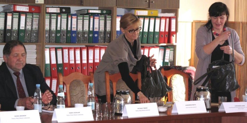 Kto z radnych jest narkomanem?