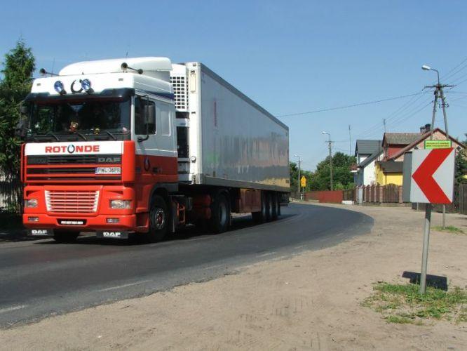 Pękają ściany, domy się trzęsą 
