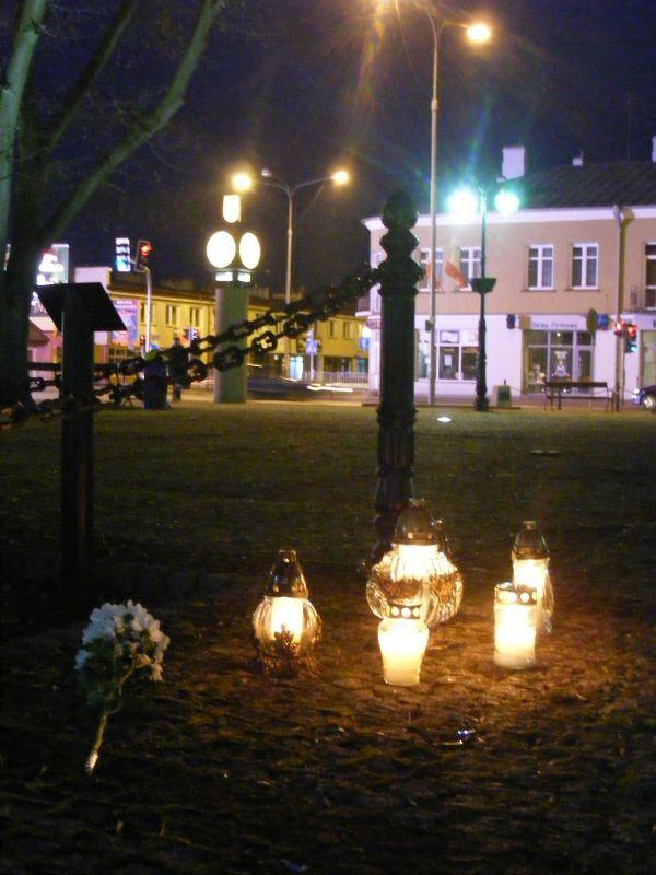 W Łukowie zapalono znicze (galeria)