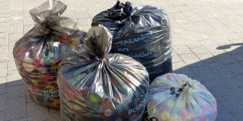 Mamy kolejne worki z nakrętkami